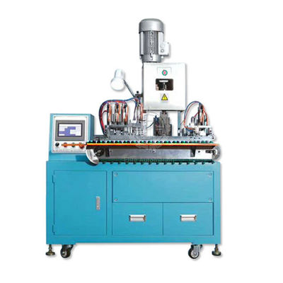 El PLC automático controló la máquina que prensaba del conector de los dientes del tiburón