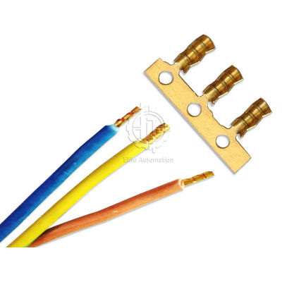 El PLC automático controló la máquina que prensaba del conector de los dientes del tiburón
