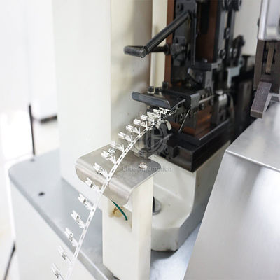 La base del cable ata con alambre la máquina de desmontaje y que prensa con la pantalla a color y los motores servos del PLC